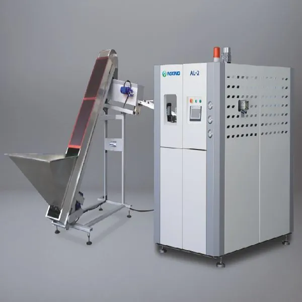 Klienditeenindus on saadaval täisautomaatse  2  õõnsusega veepudeli puhumismasina plastikust